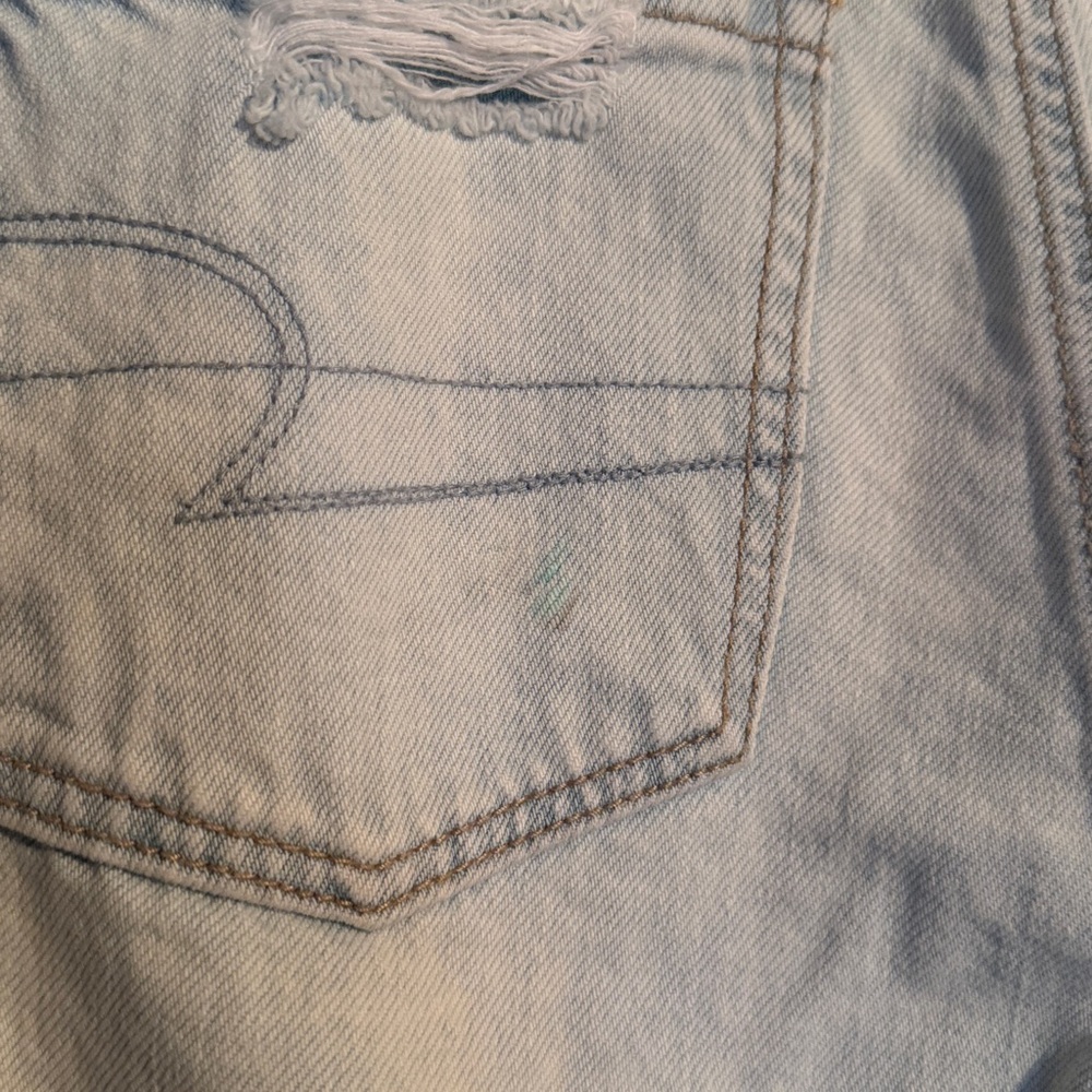 American Eagle distressed mom jean - Picture 4 of 7